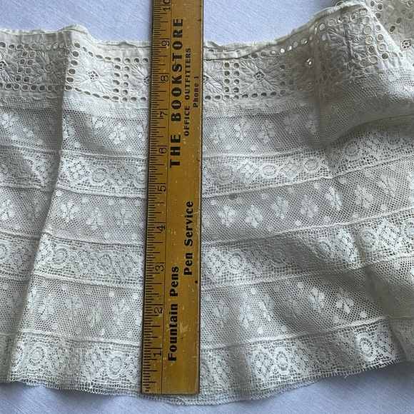 Antique Edwardian/Victorian patterned lace for skirt/dress hem - Picture 11 of 12